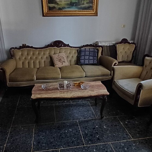 Vintage living room set like new, classic quality and design