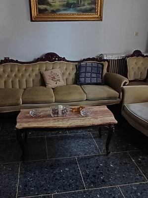 Vintage living room set like new, classic quality and design