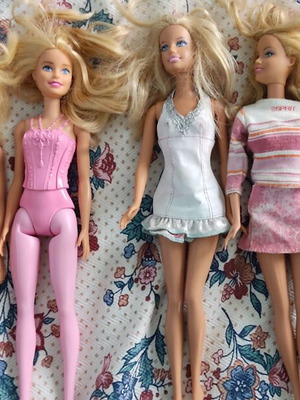 Dolls used, pack of 6 with 5 Barbie
