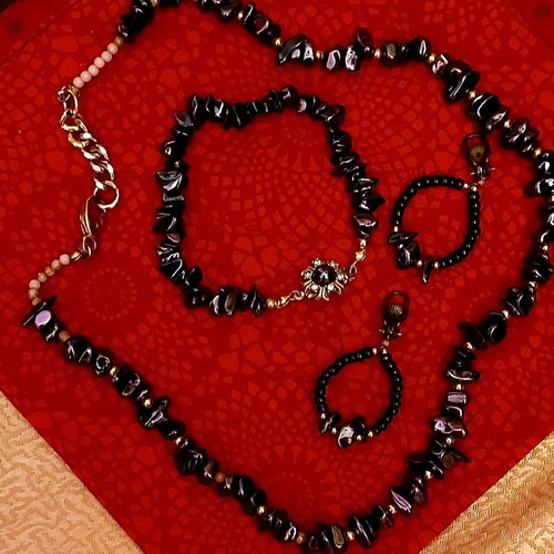 Jewellery set with hematite semi-precious stones vintage 1970
