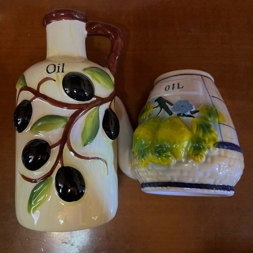 Small clay oil containers new