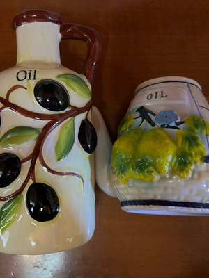 Small clay oil containers new