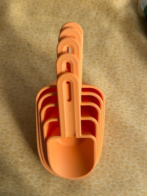 Tupperware measuring spoons new, set of 5 in orange color
