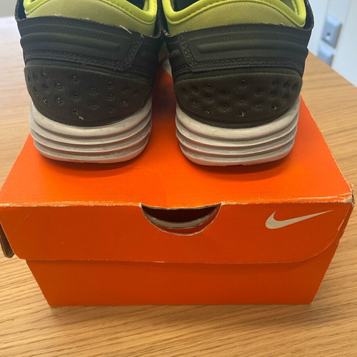 Nike athletic shoes used, size 38, black and yellow