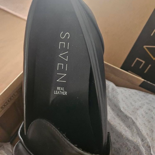 Seven leather Oxford shoes new, unworn, black