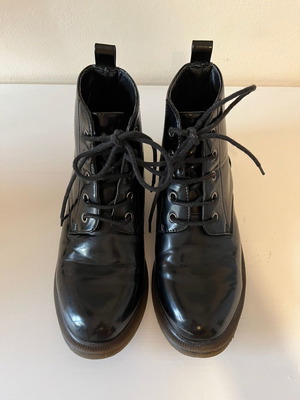 Αρβυλάκια λουστρίνι μεταχειρισμένα, μέγεθος 38, μαύρα