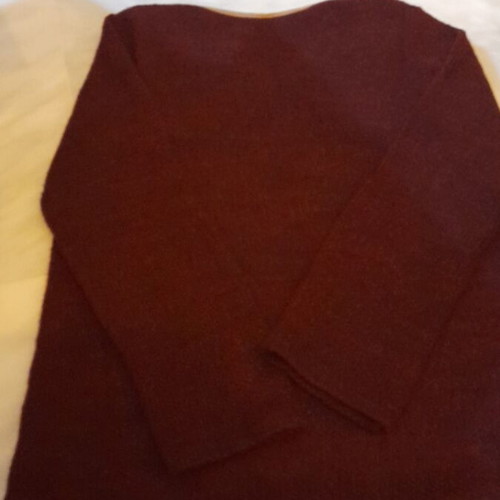 Knitted women's blouse burgundy like new, with zipper details