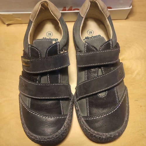 Mouger kids shoes size 28 like new, black and gray