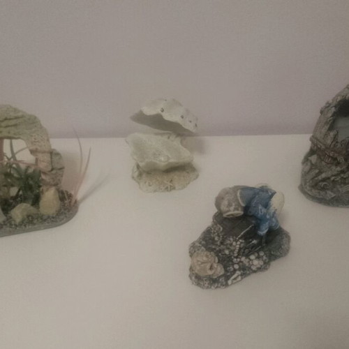 Aquarium decorations like new, set of 4 pieces