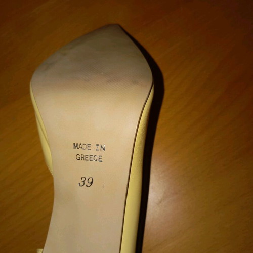 Yellow one-sided pump new, leather, size 39 Karagiorgis