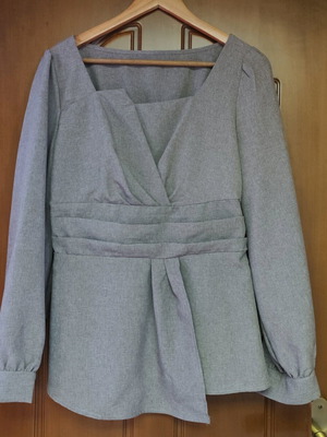 Fitted blouse like new, size L, beige