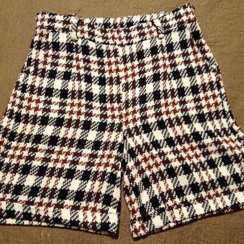 Checked women's shorts bermuda like new, made in Italy