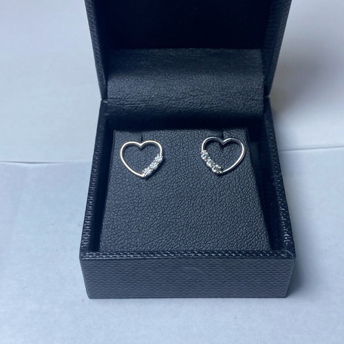 White gold 14k heart earrings new with zircon stones
