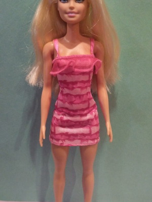 Barbie Fashionista like new, beautiful doll