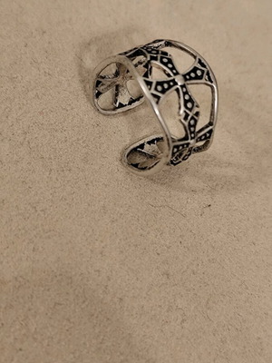 Ring new with beautiful design made of stainless steel