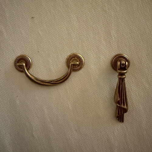 Set of 8 vintage style brass furniture knobs like new