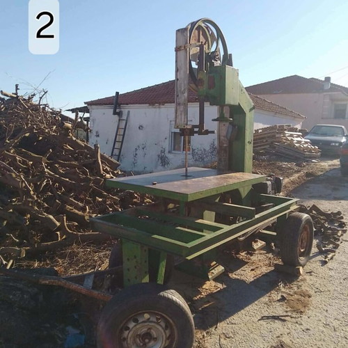 Professional large wheeled bandsaw with diesel engine
