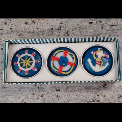 Vintage candle set like new, various shapes including ceramic and tealight