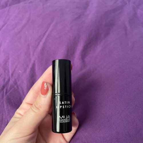 Satin Lipstick Mua with satin finish like new