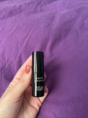 Satin Lipstick Mua with satin finish like new
