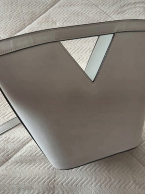 Guess handbag white like new