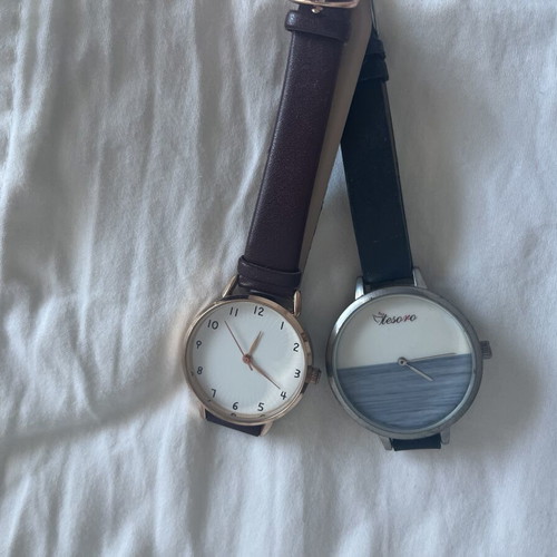 Wristwatches set of 2, like new, one without battery