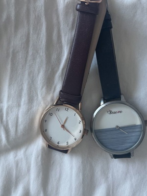 Wristwatches set of 2, like new, one without battery