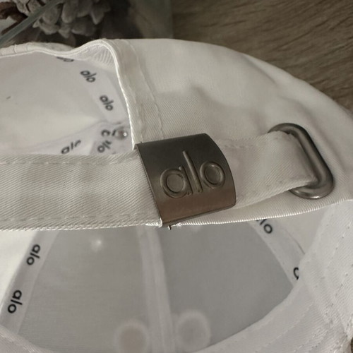 Alo Yoga Off Duty Hat white, like new