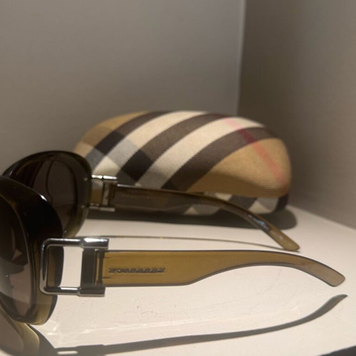 Burberry sunglasses black like new