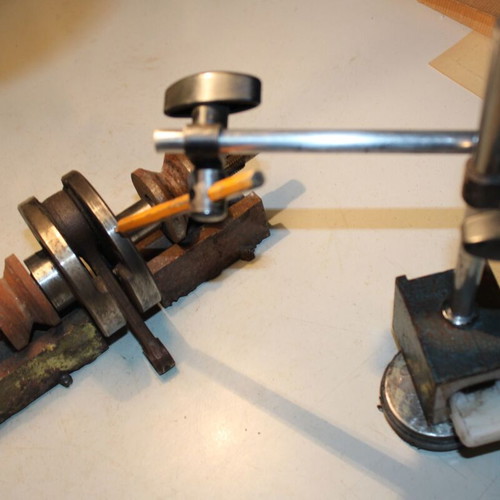 Lathe instrument with magnetic base used