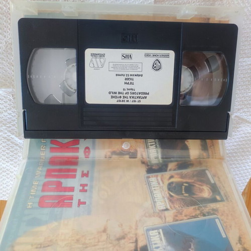 VHS Video Tape Arpaktika tis Fysis Tigris like new, dubbed documentary