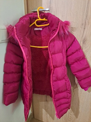 Fuchsia jacket with fur lining like new for 6 years old
