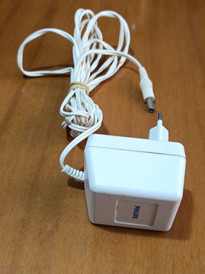 Philips power supply used, 12V 400mA, classic barrel plug