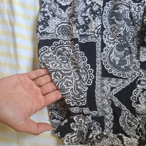 Printed black and white pants like new, size M