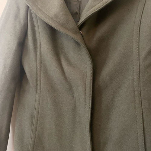 Benetton coat used, size 38, cypress color without belt