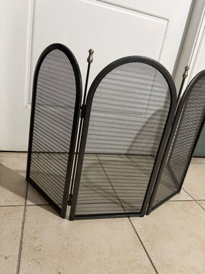 Fireplace protective screen