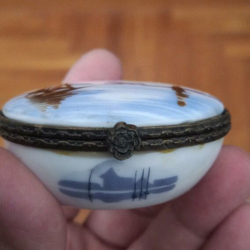 Vindage porcelain case like new