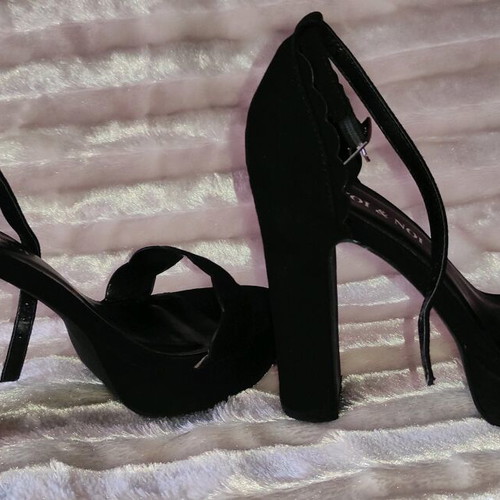 High black suede sandal with platform