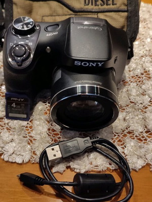 Sony DSC-H300 CyberShot like new with Diesel case and 4GB memory