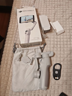 DJI Osmo Mobile 7 3-axis smartphone gimbal