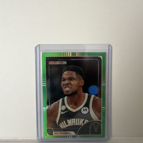 2025-26 NBA Hoops Giannis Antetokounmpo #165 Green Milwaukee Bucks card