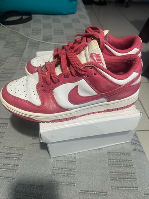 Nike Dunk Low Fuchsia унисекс спортни обувки употребявани номер 39