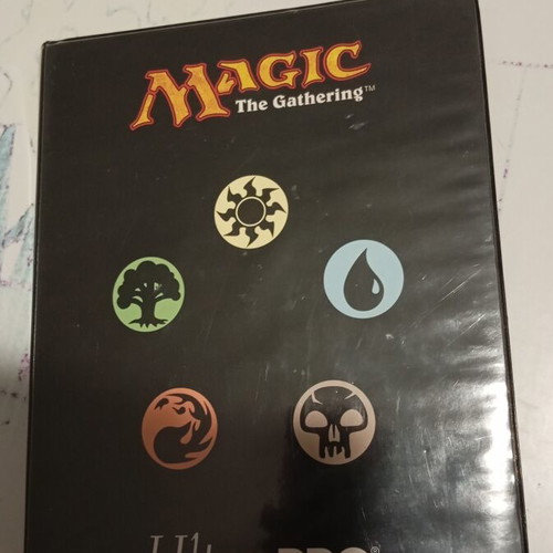MTG Card Binder with 90 Slots like new