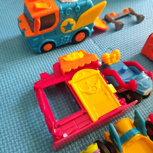 Super Zings figures like new