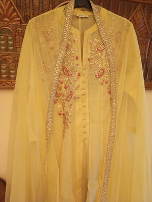 Vark Indian traditional 3-piece set size L like new, yellow