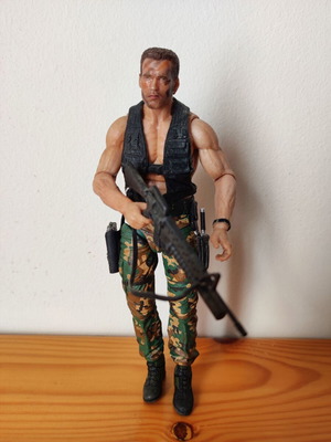 NECA Jungle Encounter Dutch Predator Series 9 action figure used