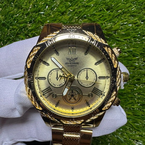 Golden Analog Quartz Watch brand new, unisex