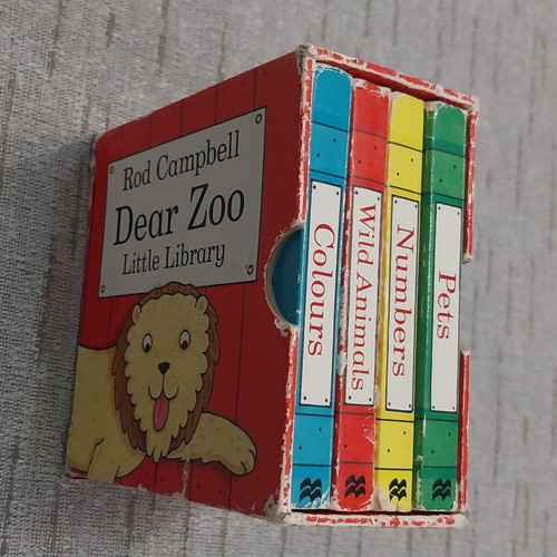 Small children's books used in English, set of 4