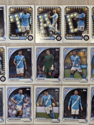 Συλλογή Manchester City Topps 2025-2026 καινούργια με base cards, rookies, inserts