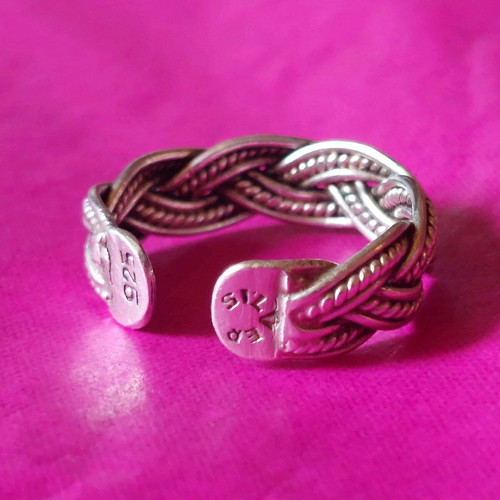 Silver 925 adjustable ring like new